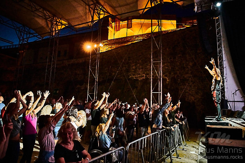 Big-Ones_2019-08-08_038.jpg : Big Ones a tribute to Aerosmith live auf der Festung Ehrenbreitstein, Rheinpuls Festival, Koblenz am 08.08.2019, Bild 38/41