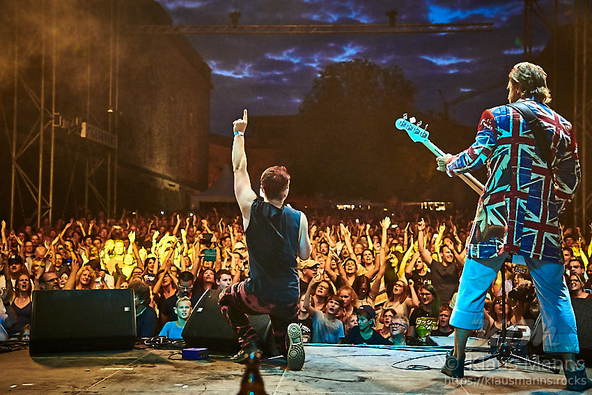 Die-Toten-Aerzte_2019-08-01_049.jpg : Die Toten Ärzte live auf der Festung Ehrenbreitstein, Rheinpuls Festival, Koblenz am 01.08.2019, Bild 49/54