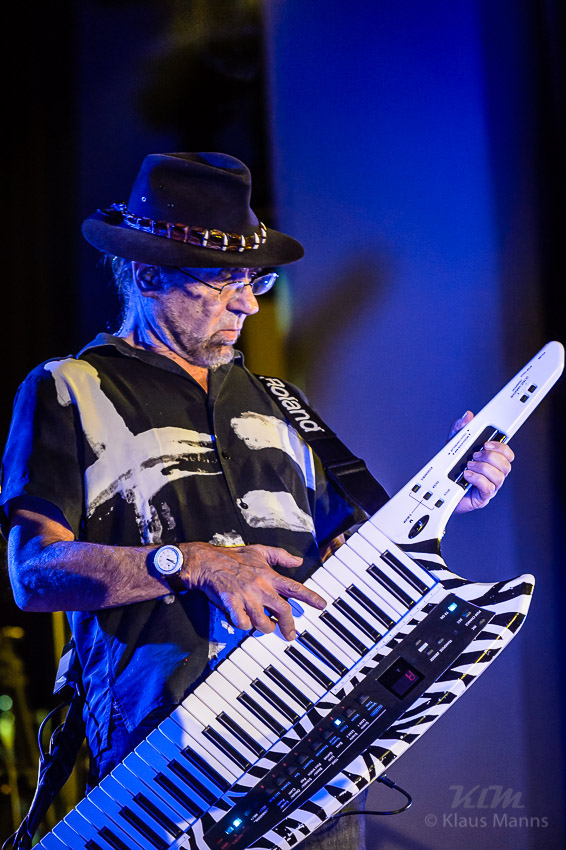 Manfred_Manns_Earth_Band_-_2015-12-11_004.jpg : Manfred Mann's Earth Band, Hunsrückhalle Simmern, 11.12.2015, Bild 4/60
