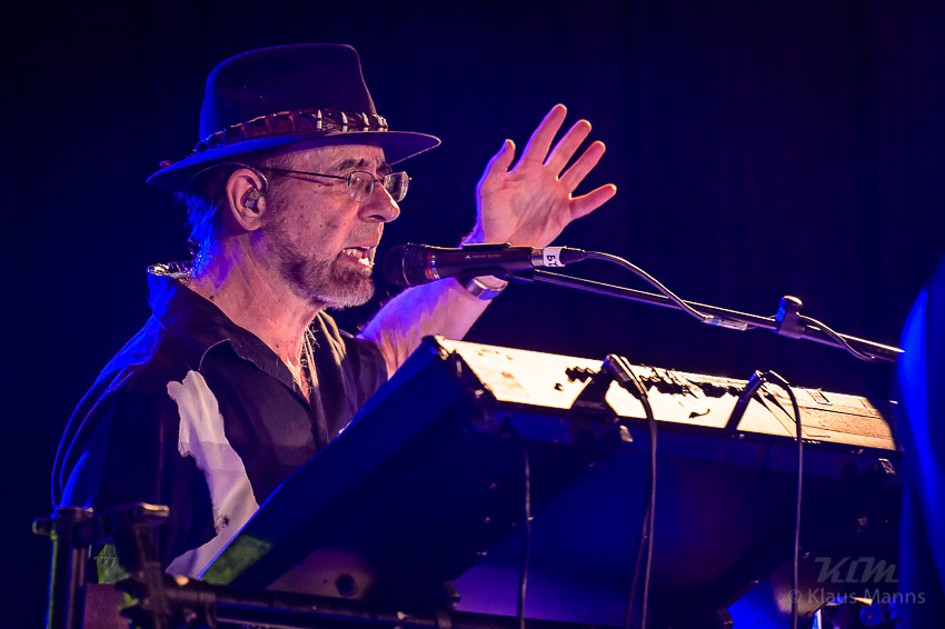Manfred_Manns_Earth_Band_-_2015-12-11_014.jpg : Manfred Mann's Earth Band, Hunsrückhalle Simmern, 11.12.2015, Bild 14/60
