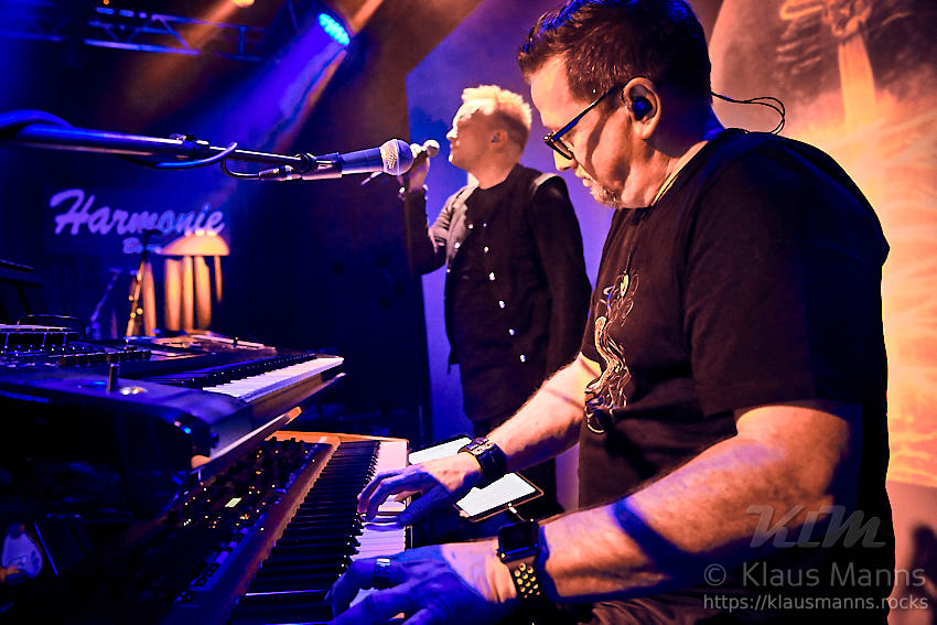 Mercy-Street_2019-03-08_facebook_Klaus-Manns_059.jpg : Mercy Street - A Tribute to Peter Gabriel, live Konzert in der Harmonie Bonn am 08.02.2019, Bild 59/70