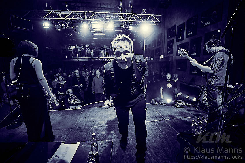 Mercy-Street_2019-03-08_facebook_Klaus-Manns_062.jpg : Mercy Street - A Tribute to Peter Gabriel, live Konzert in der Harmonie Bonn am 08.02.2019, Bild 62/70