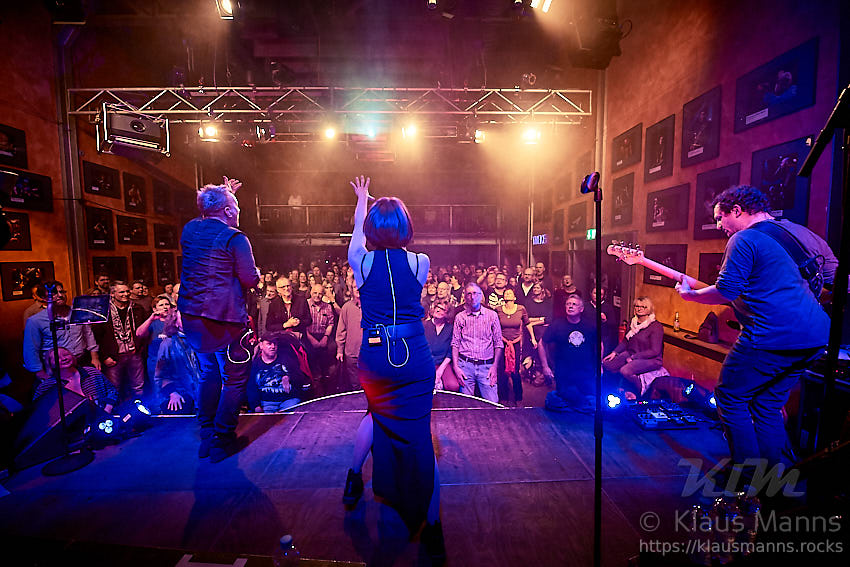 Mercy-Street_2019-03-08_facebook_Klaus-Manns_065.jpg : Mercy Street - A Tribute to Peter Gabriel, live Konzert in der Harmonie Bonn am 08.02.2019, Bild 65/70