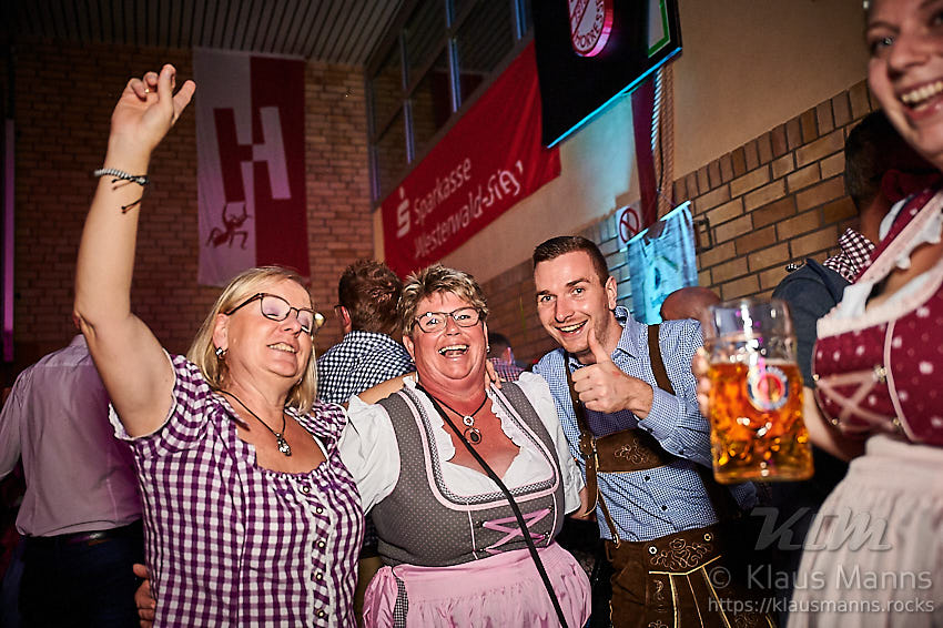 100J-SV-Horressen_Oktoberfest-2019-10-05_126.jpg : Fotos vom Oktoberfest zum 100-jährigen Jubiläum des SV-Horressen am 05.10.2019, Bild 126/203