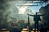 The-Robbie-Experience_2022-06-02_001_Foto-Klaus-Manns.jpg : The Robbie Experience - The Ultimate Robbie Williams Tribute Show beim Rheinpuls Festival am 02.06.2022, Festung-Ehrenbreitstein, Koblenz, Bild 1/30