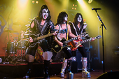 The_KISS_Tribute_Band_2015-10-16_014.jpg : The KISS Tribute Band beim ESWE ENERGY ROCK 2015 am 16.10.2015, Christian-Bücher-Halle, Wiesbaden, Bild 14/19