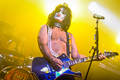 The_KISS_Tribute_Band_2015-10-16_018.jpg : The KISS Tribute Band beim ESWE ENERGY ROCK 2015 am 16.10.2015, Christian-Bücher-Halle, Wiesbaden, Bild 18/19