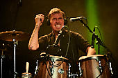 dIRE-sTRATS_2021-08-26_025_Foto-Klaus-Manns.jpg : dIRE sTRATS a tribute to Dire Straits in neuer Besetzung, Koblenz am 26.08.2021, Bild 25/43